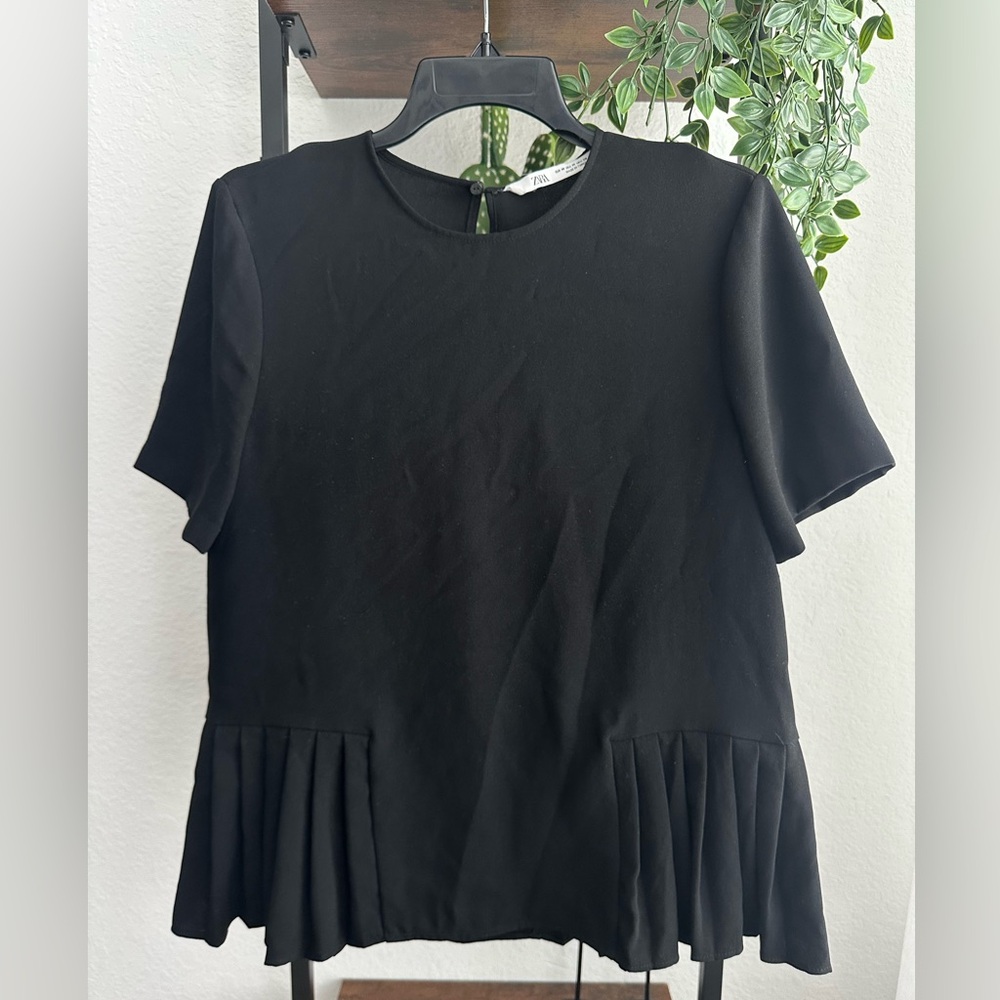 Women’s Zara flowy‎ peplum top size medium. Black with pleats on the sides